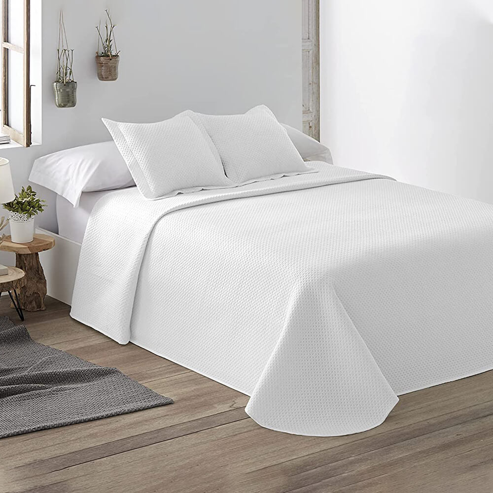 Colcha Bouti de verano: fresca, ligera, reversible y elegante. Color Blanco.