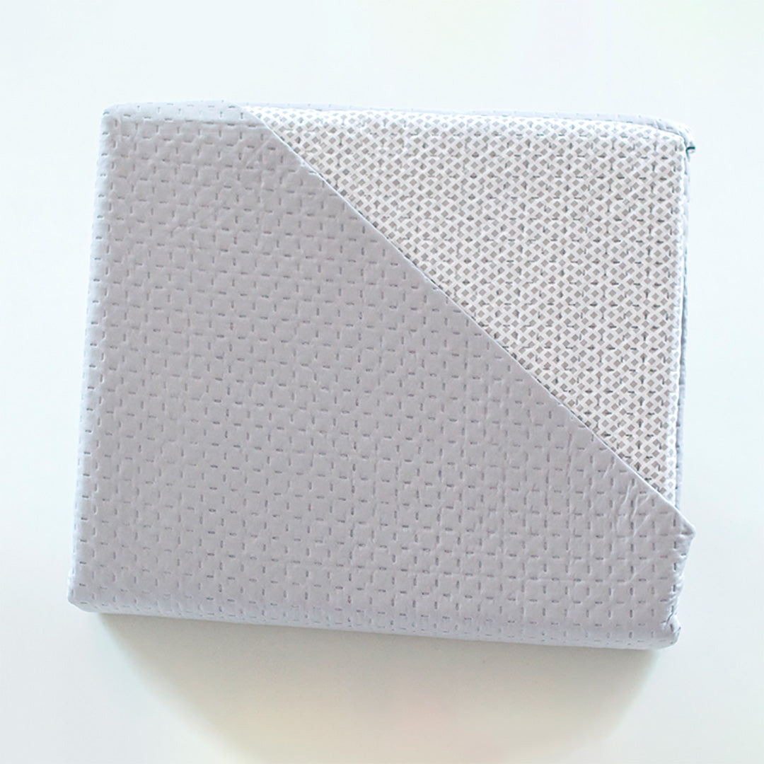 Colcha Bouti de verano: fresca, ligera, reversible y elegante. Color Gris.