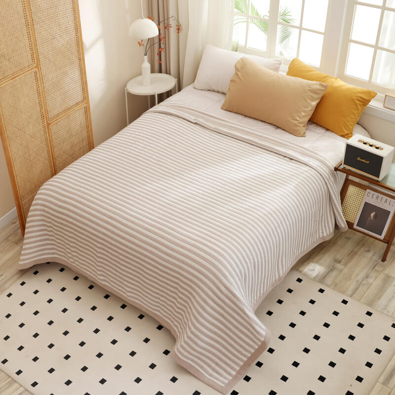 Colcha Jacquard Rayas Beige y Blanco – Estilo Fresco y Tacto Suave para Verano.