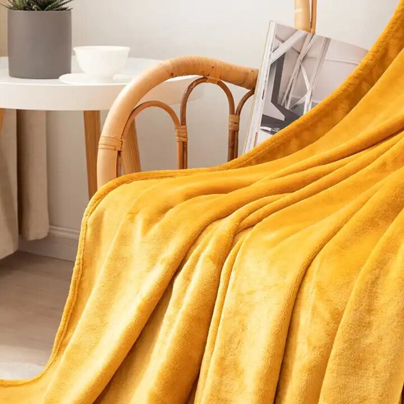 Manta polar mostaza para sofá y cama, manta grande y tacto suave.
