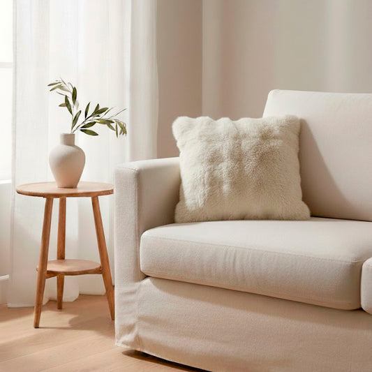 Funda de Cojín de pelo corto extra suave blanco roto – Elegancia y confort en tu hogar