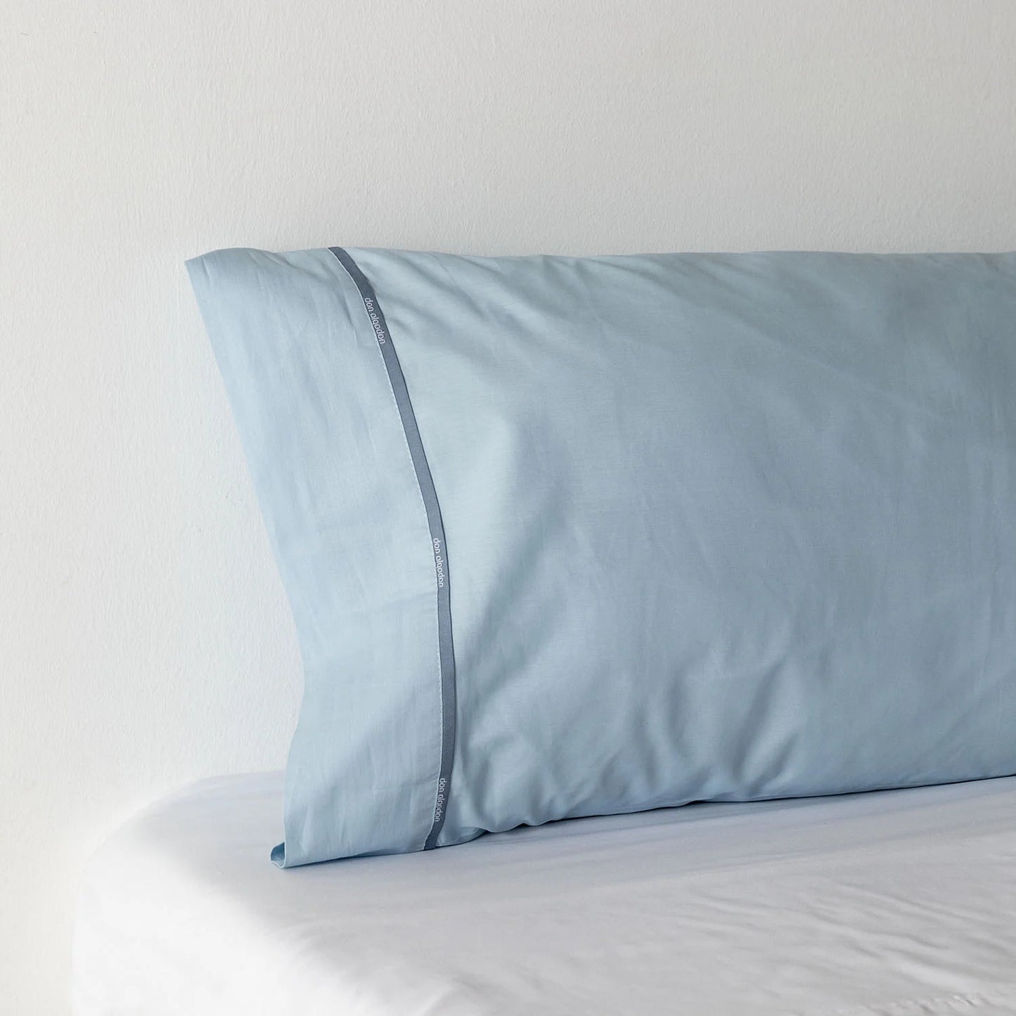 Funda de almohada 100% Algodón Percal 180 hilos muy suave. Color Azul
