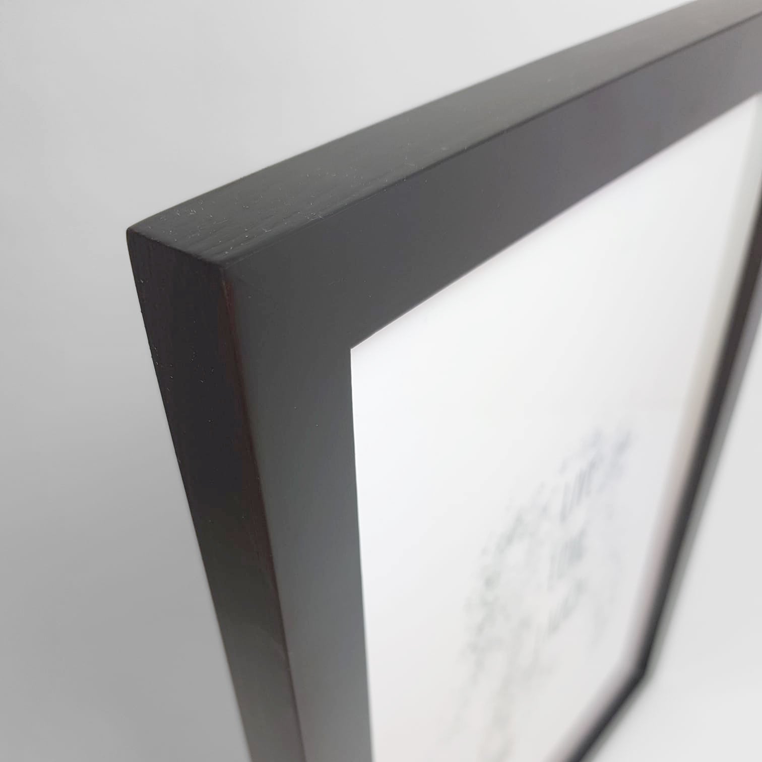 Marco Basic color negro de pared. - Oma Home