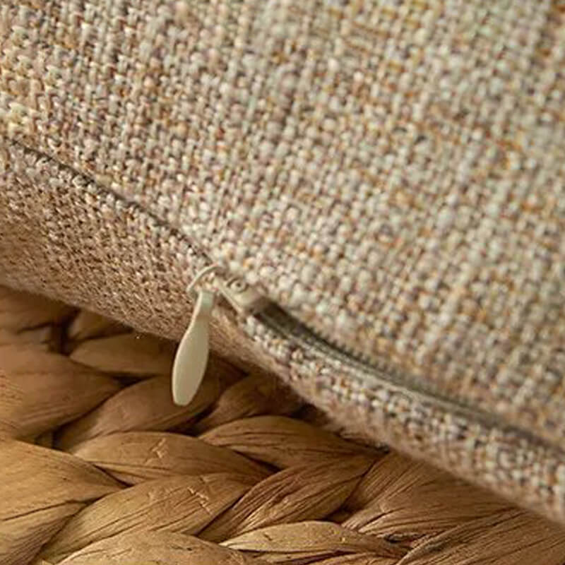 Funda de cojín beige para Sofá para un hogar acogedor.