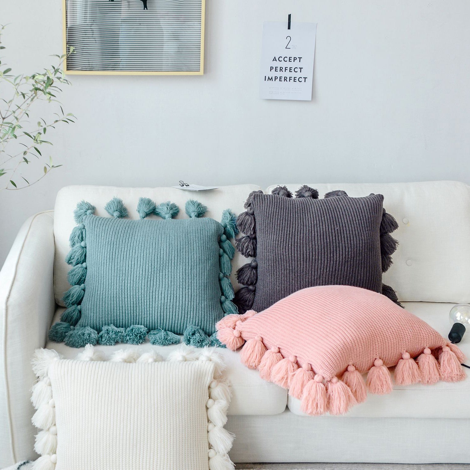 Funda de cojín tejido con borlas color azul turquesa. - Oma Home