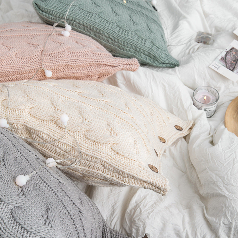 Funda de cojín tejido con botones laterales color gris. - Oma Home