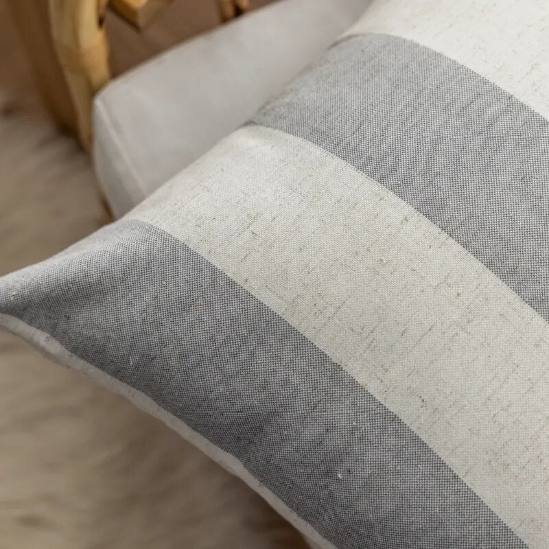 Funda de Cojín con Lino Gris con Rayas Anchas, Elegancia Natural para Sofás y Camas.
