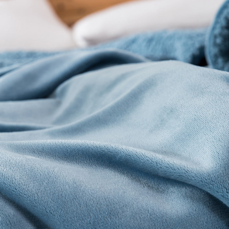 Fleece and extra soft reversible blanket. Dark blue colour.