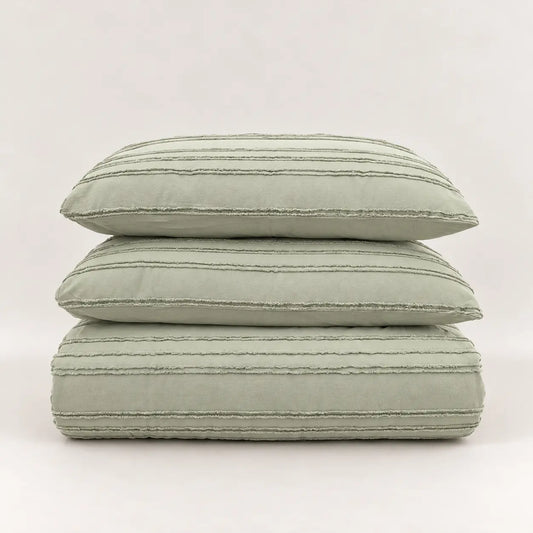 Set Colcha bouti verde salvia doblada, con las dos fundas de almohada