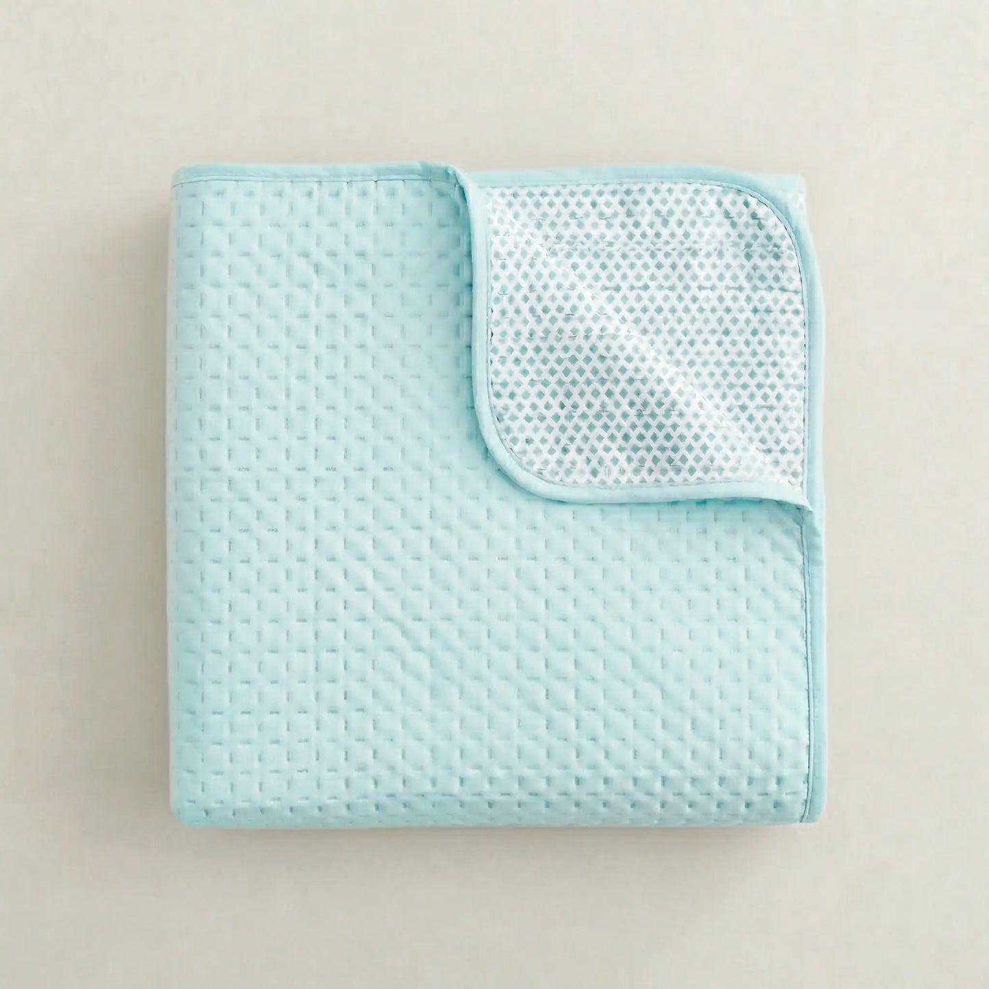 Fundas de almohada a juego y esquinas redondeadas de la colcha de verano verde agua