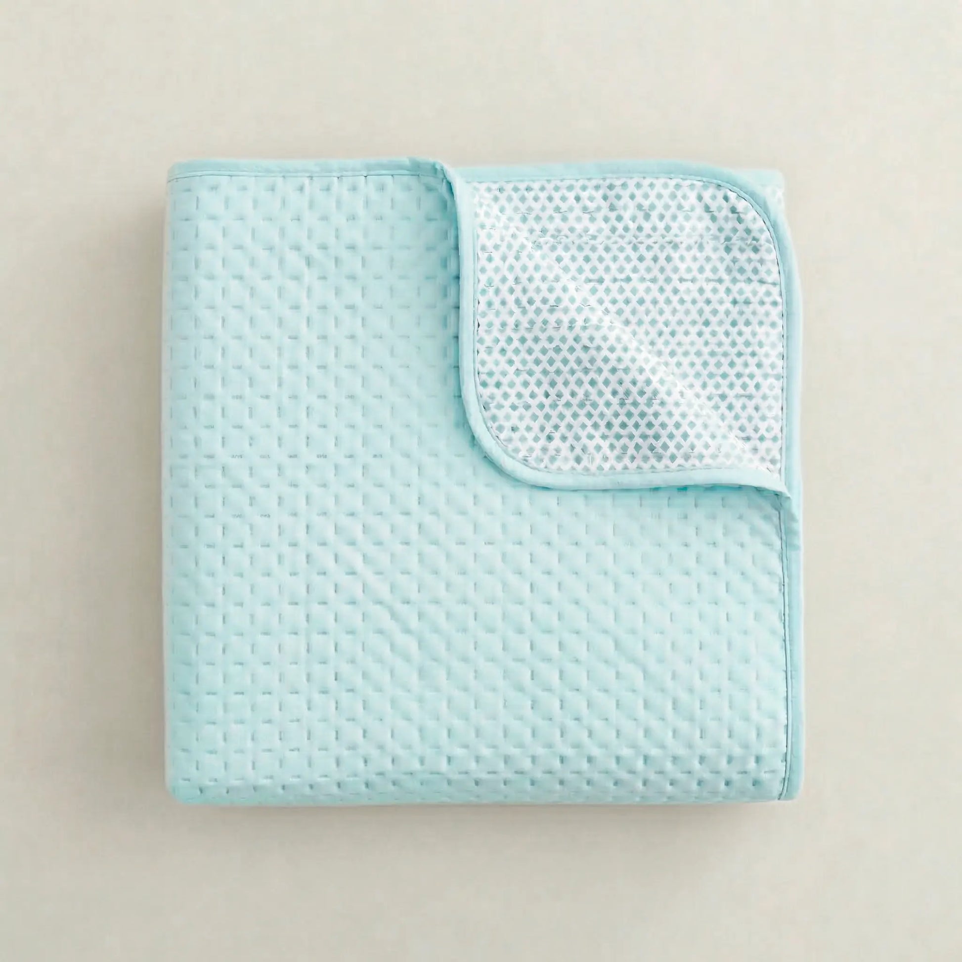 Fundas de almohada a juego y esquinas redondeadas de la colcha de verano verde agua