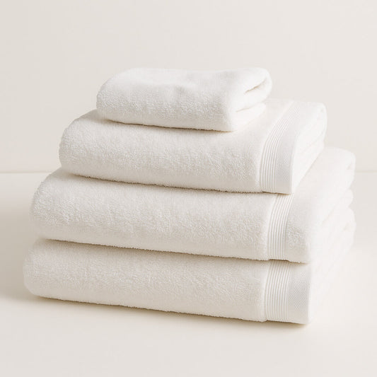 Basic bath towel 100% Cotton. White color.
