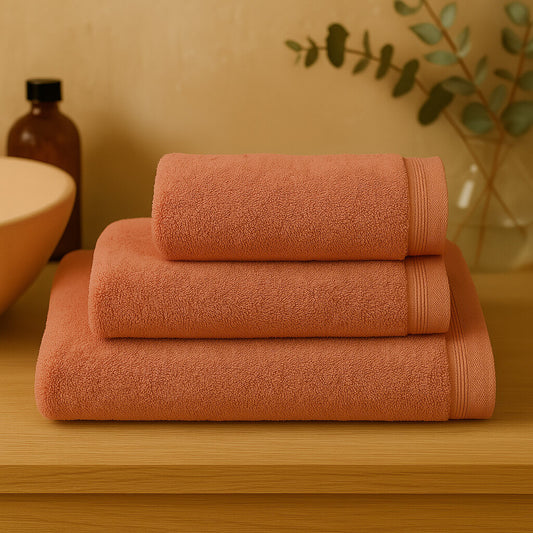 Basic bath towel 100% Cotton. Green color.