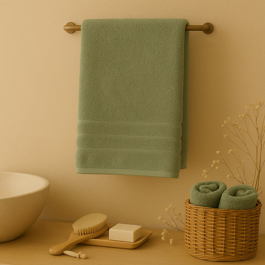 Bath towel 100% Egyptian Cotton. Green color.