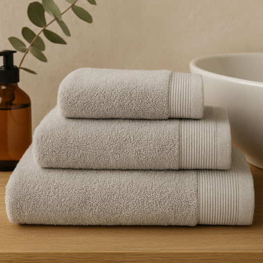 Basic bath towel 100% Cotton. Pearl Gray colour.