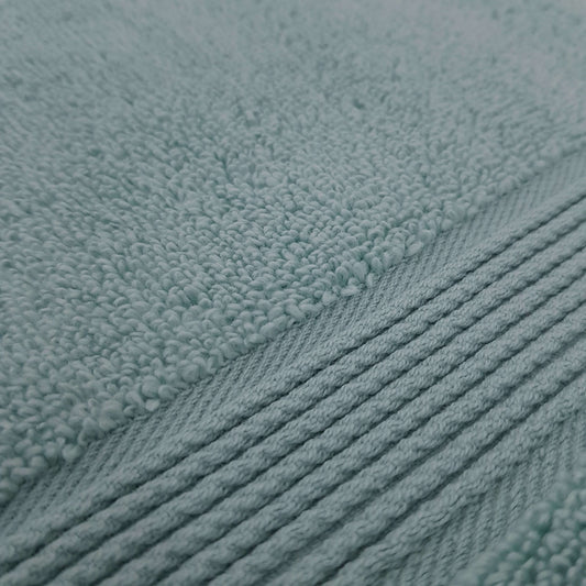 Bath towel 100% Cotton Zero Twist. Aquamarine blue colour.