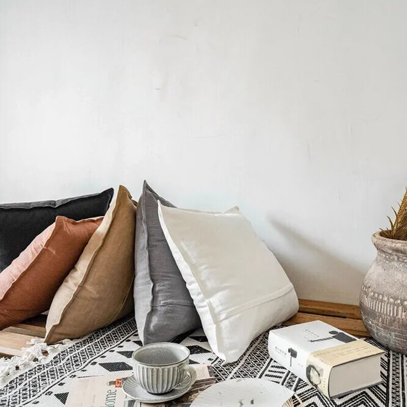 Capa de almofada branca de algodão e linho natural: elegância minimalista para a sua casa.