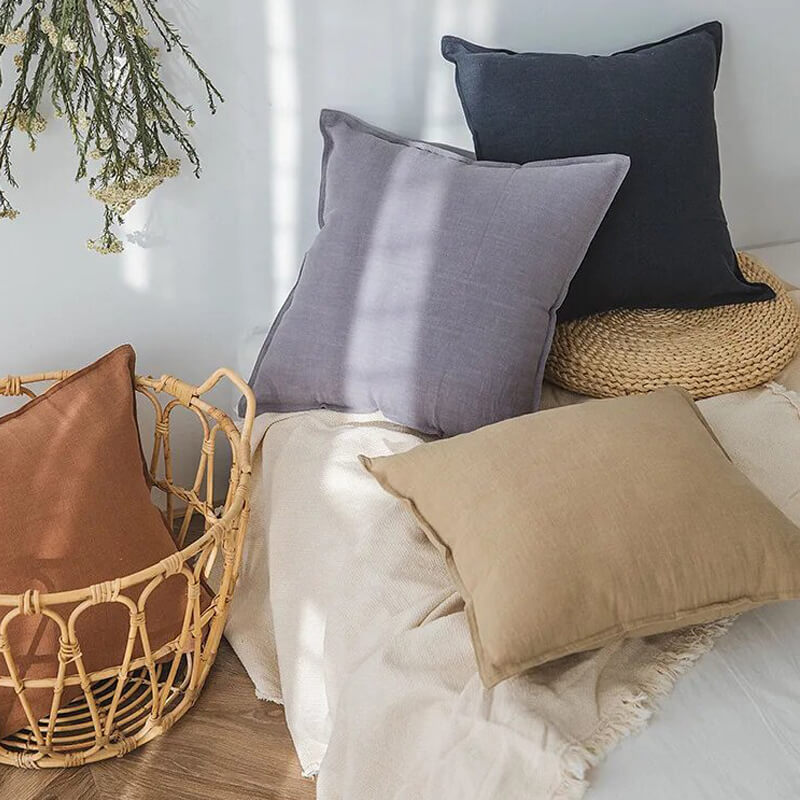 Capa de almofada em linho e algodão cinza claro natural: elegância minimalista para sua casa.