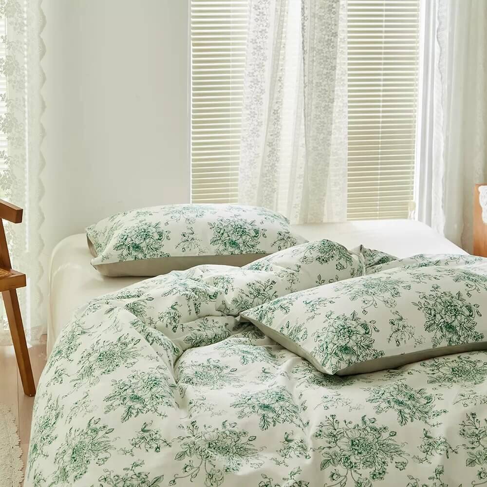 Green flower duvet cover with reversible print, 100% Cotton.