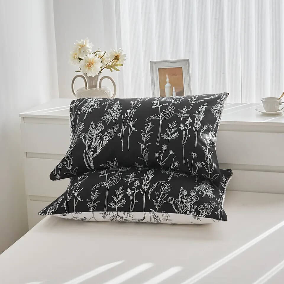 Printed duvet cover with black leaves and pale pink background, extra soft microfiber.