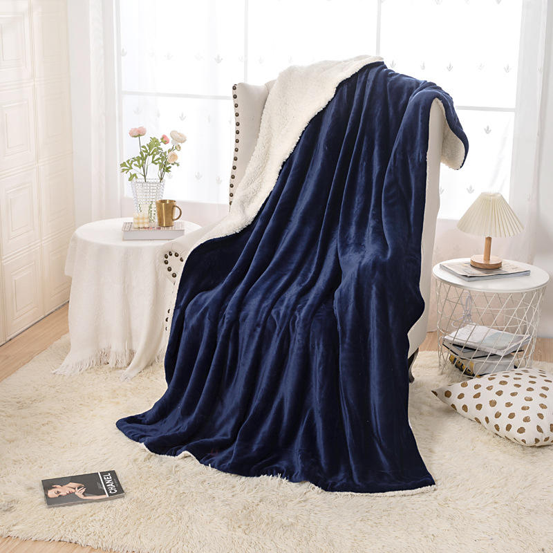 Fleece and extra soft reversible blanket. Dark blue colour.