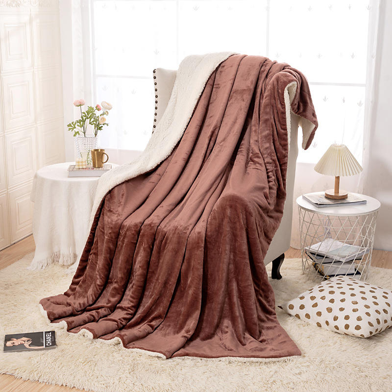 Fleece and extra soft reversible blanket. Chocolate brown colour.